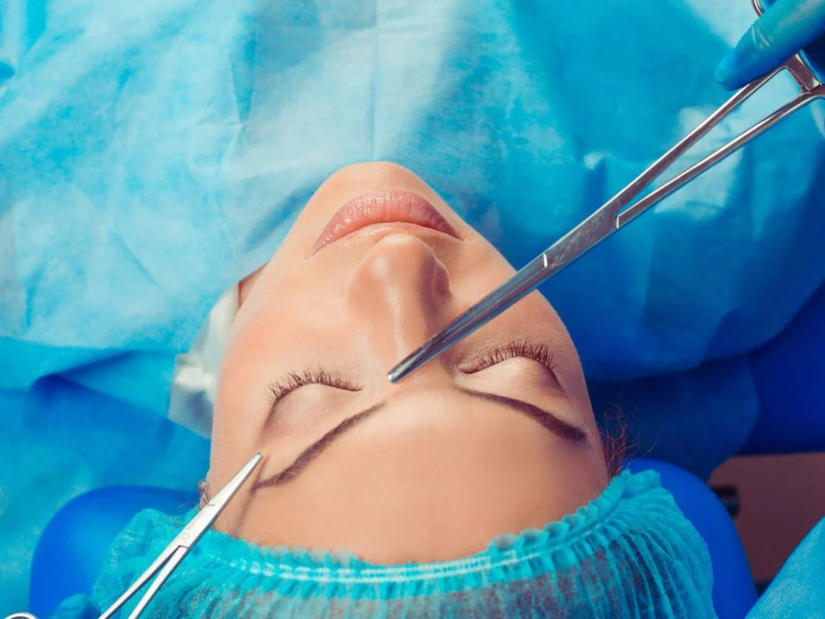 Dr Mikael Nicolai Chirurgien Esthetique Marseille Le Lifting Des Sourcils